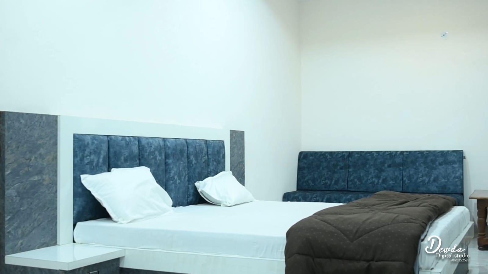 Best & Rated Hotel In Piplia Mandi.