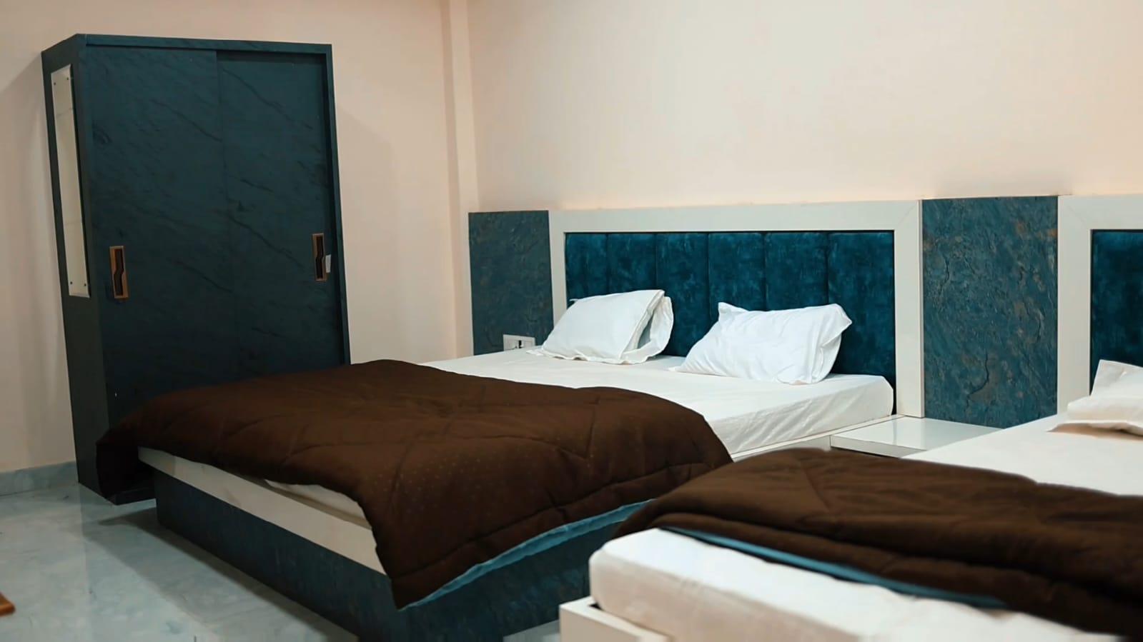 Best & Rated Hotel In Piplia Mandi.